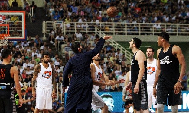 Πατήρ Αντώνιος - Αντετοκούνμπο