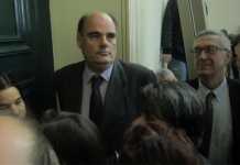 “Περάστε έξω” – Τότε που ο Φορτσάκης τα έβαλε με τους εισβολείς (βίντεο)