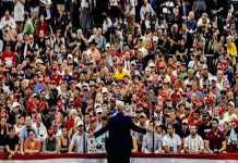 Πανηγυρίζει ο Τραμπ – Νέα ρεκόρ στη Wall Street