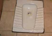 Θεσσαλονική: Aπίστευτο! ‘Εβαλαν κοριτσάκι να γλείψει τούρκικη τουαλέτα