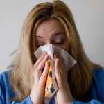 Το κοινό κρυολόγημα σύμμαχος κατά της γρίπης (ίσως και του κορονοϊού)