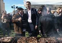 Τσικνοπέμπτη στη Βαρβάκειο παρόντος Μπακογιάννη