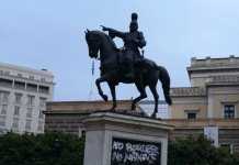 Ντροπή! Βανδάλισαν το άγαλμα του Κολοκοτρώνη στην Παλαιά Βουλή (photos)
