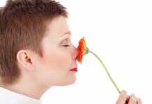 Η απώλεια όσφρησης μπορεί να είναι ένα πρώτο σημάδι σε ασυμπτωματικούς ασθενείς που έχουν τον COVID-19