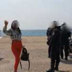 Θεσσαλονίκη: Να κάτσουν σπίτι τους γιατί είναι κότες! Επίθεση για το κιγκλίδωμα (video)