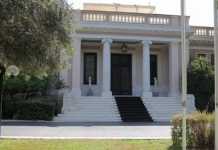 Τι αποφασίζει η σύσκεψη στο Μαξίμου – Lockdown στην Αττική: Κλείνουν σχολεία και τέλος το click away για 2 εβδομάδες