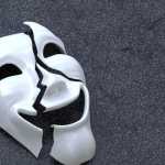 Τα έξι σημάδια που προδίδουν ότι κάποιος «συγκαλύπτει» την κατάθλιψη που περνάει