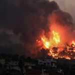 Δύσκολη νύχτα στην Κορινθία… Οι φλόγες έφτασαν σε σπίτια, εκκενώθηκε και 6ος οικισμός