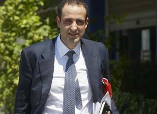 Στη δικαιοσύνη προσφεύγει ο γ.γ. του πρωθυπουργού κατά του Γ. Τράγκα