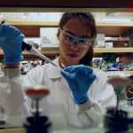 Covid-19: Ποιος θα πάρει πρώτος το εμβόλιο;