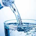 “To drink or not to drink”? – Ο λόγος για την κατανάλωση νερού μαζί με το φαγητό