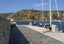 Ιστιοφόρο με 50 παράνομους μετανάστες έδεσε στη Γαύδο