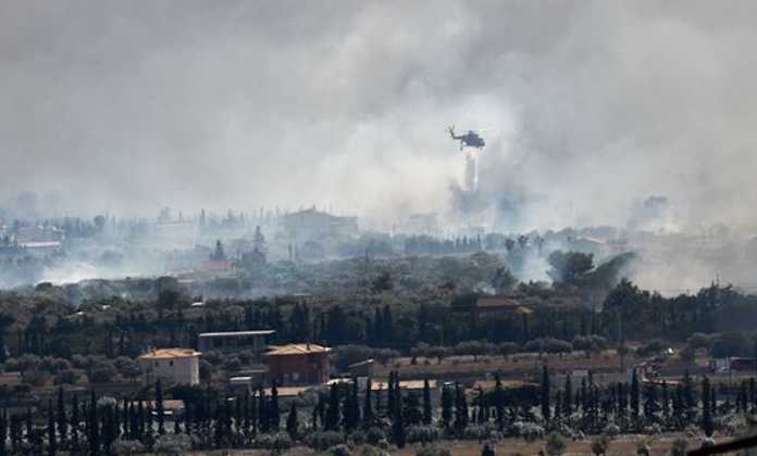 φωτια καλυβια