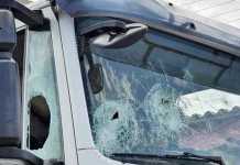 Μεσσήνη: Eπεισόδια με πέτρες και δακρυγόνα μετά την κηδεία του 18χρονου Ρομά (video)