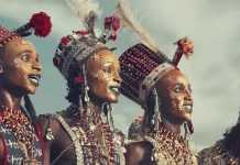 Ο φωτογράφος Jimmy Nelson και οι “τελευταίοι φύλακες” (video)