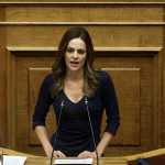 Πρόταση μομφής κατά Σταϊκούρα: Χαριστική βολή για την κοινωνία ο πτωχευτικός κώδικας λέει η Αχτσιόγλου