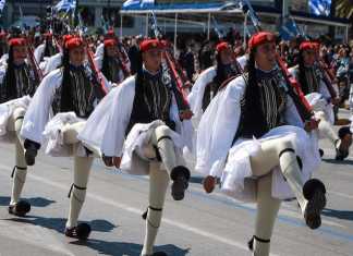 O Kυριάκος Βελόπουλος μάλλον θέλει να πάει στην παρέλαση