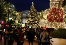 Κοσμοσυρροή στο Σύνταγμα, πάρα το lockdown (εικόνες)