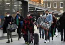 Νέο πιο μολυσματικό στέλεχος κορανοϊού από τη Νότια Αφρική εντοπίστηκε στη Βρετανία