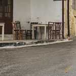 Αγνόησαν τα μέτρα και πήγαν στο καφενείο να δουν το ματς