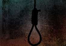 Αυτοκτονία στη μέση του δρόμου στο κέντρο της Αθήνας (βίντεο)