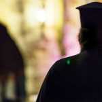 Κρήτη: Το πρωί παπάς… το βράδυ γαμπρός!