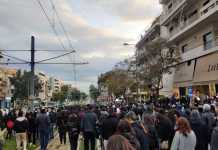 Πορεία στη Νέα Σμύρνη μετά τα επεισόδια στην πλατεία