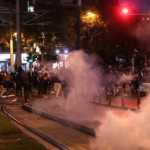 Σοβαρά επεισόδια στη Νέα Σμύρνη – Πετροπόλεμος και χημικά