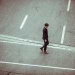 Μοναξιά: Επιλογή ή τιμωρία; – Πότε κρύβει κινδύνους;