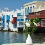 Guardian: Η Ελλάδα στέλνει την αστυνομία σε δημοφιλή νησιά