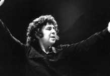 Η απάτη του αιώνα: Ο Νίκος Θεοδωράκης δεν είναι γιος του Μίκη