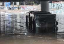 Λίμνη η Ποσειδώνος: Εγκλωβίστηκε λεωφορείο! – Κλειστή και η Κηφισίας