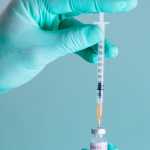 Τρίτη δόση εμβολίου: Ποιοι πρέπει να κάνουν – Πώς να κλείσετε ραντεβού