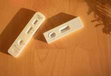 Ποιο rapid test είναι πιο έγκυρο; Αυτό που γίνεται από τη μύτη ή από το στόμα;