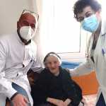 Κορονοϊός – Σέρρες: Γιαγιά 108 ετών εμβολιάστηκε γιατί της έλειψαν οι φίλες της!