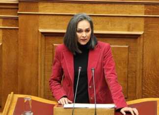 Σακοράφα προς Φίλη: «Σταματήστε τους θεατρινισμούς»