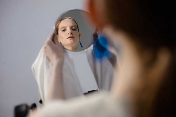 woman mirror 15-01-22