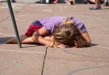 Ναντίν Μπουρκ Χάρις: Πώς τα παιδικά τραύματα επηρεάζουν την υγεία εφ’ όρου ζωής