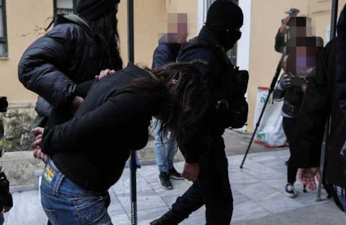 mitera-antrea-kipseli