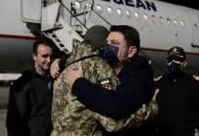 Αγκαλιές Χαρδαλιά με Ουκρανό στρατιωτικό!