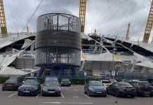 Η κακοκαιρία «Γιούνις» πλήττει Βρετανία: Άνεμοι με ταχύτητα 196 χλμ – Κατέρρευσε η οροφή του Ο2 Arena στο Λονδίνο